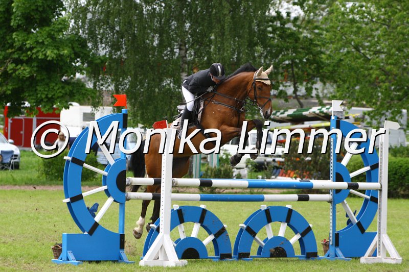 005M6613_Lakato_L Springen.JPG